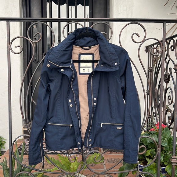 Abercrombie & Fitch  of New York Blue woman’s XS rain and wind resistant jacket - Picture 3 of 9